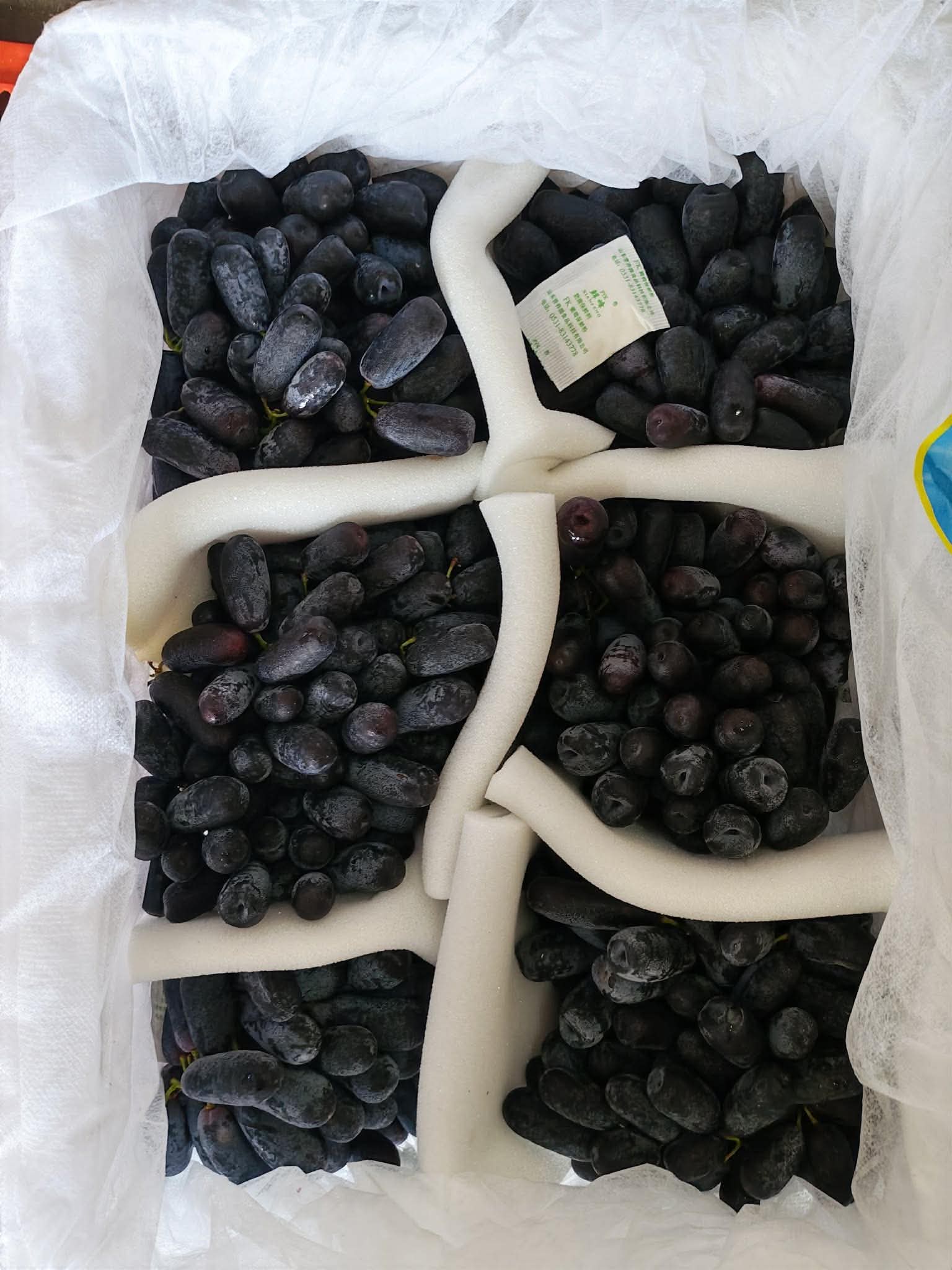 Black Sapphire Grapes